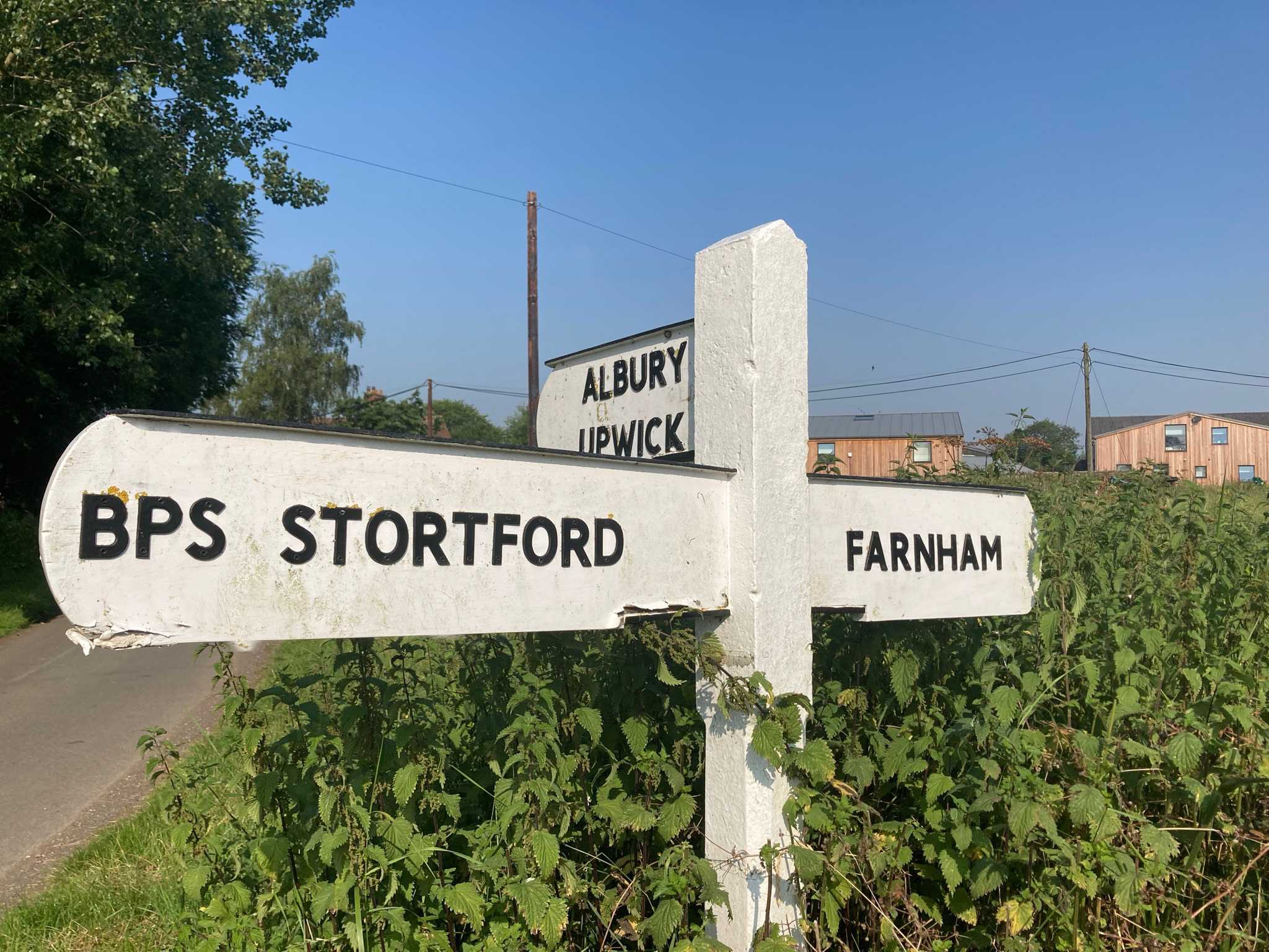 Farnham Road Sign
